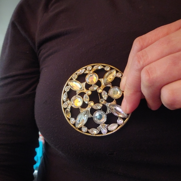 HUGE Rhinestone pin - Picture 7 of 9